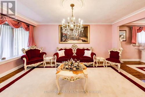 5 Byworth Boulevard, Toronto, ON - Indoor Photo Showing Living Room