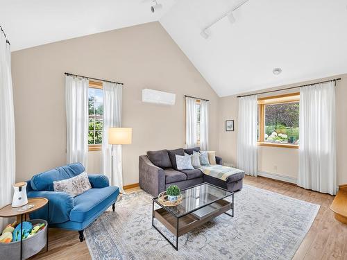 1864 Kings Road, Sydney River, NS - Indoor Photo Showing Living Room
