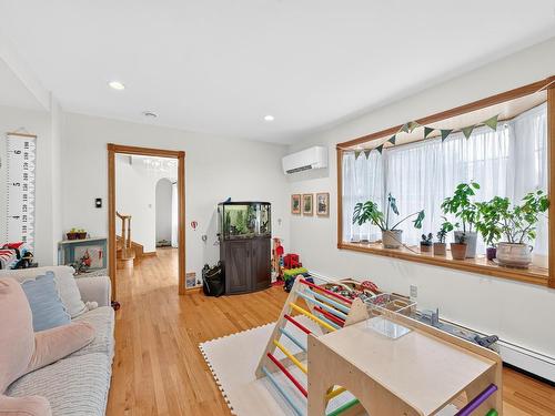 1864 Kings Road, Sydney River, NS - Indoor Photo Showing Living Room