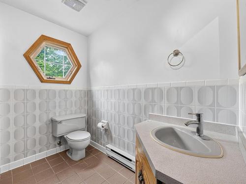 1864 Kings Road, Sydney River, NS - Indoor Photo Showing Bathroom