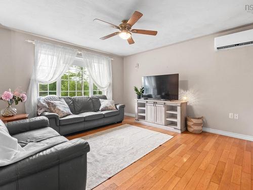 166 Dalrymple Drive, Nine Mile River, NS - Indoor Photo Showing Living Room