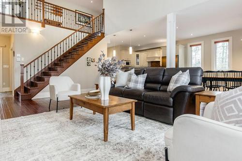119 Earl Street, Wasaga Beach, ON - Indoor Photo Showing Living Room