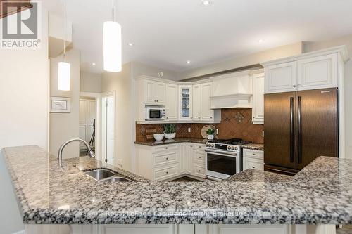 119 Earl Street, Wasaga Beach, ON - Indoor Photo Showing Kitchen With Double Sink With Upgraded Kitchen