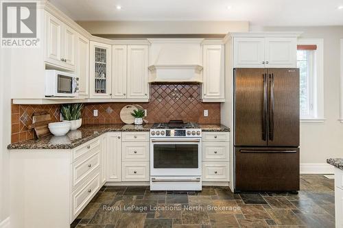119 Earl Street, Wasaga Beach, ON - Indoor Photo Showing Kitchen With Upgraded Kitchen