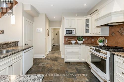 119 Earl Street, Wasaga Beach, ON - Indoor Photo Showing Kitchen With Upgraded Kitchen