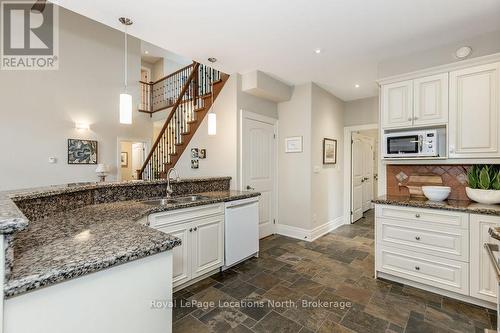 119 Earl Street, Wasaga Beach, ON - Indoor Photo Showing Kitchen With Double Sink