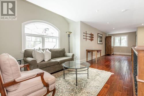119 Earl Street, Wasaga Beach, ON - Indoor Photo Showing Living Room