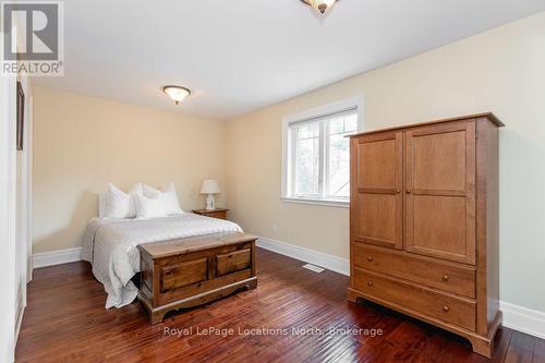 119 Earl Street, Wasaga Beach, ON - Indoor Photo Showing Bedroom