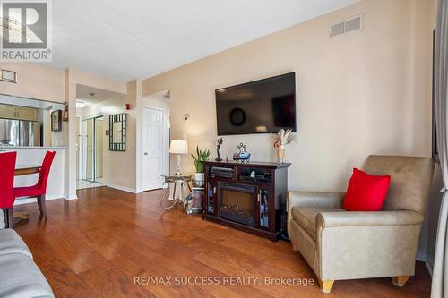 301 - 1000 Sheppard Avenue W, Toronto, ON - Indoor Photo Showing Living Room