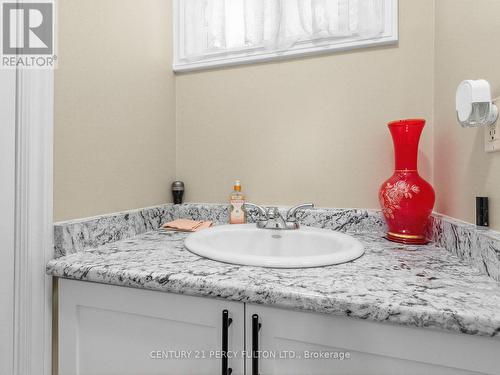 388 Handley Crescent, Newmarket, ON - Indoor Photo Showing Bathroom