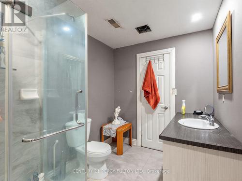 388 Handley Crescent, Newmarket, ON - Indoor Photo Showing Bathroom