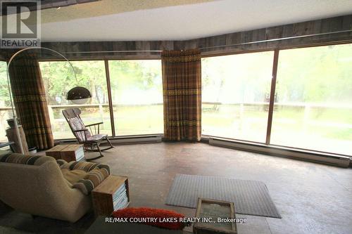 B40440 Shore Road, Brock, ON - Indoor Photo Showing Living Room