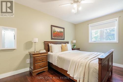 1041 Lebanon Drive, Innisfil, ON - Indoor Photo Showing Bedroom
