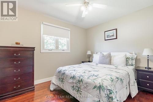 1041 Lebanon Drive, Innisfil, ON - Indoor Photo Showing Bedroom