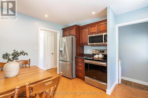 1041 Lebanon Drive, Innisfil, ON - Indoor Photo Showing Kitchen