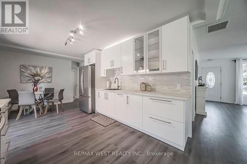 9510 Morning Glory Road, Georgina, ON - Indoor Photo Showing Kitchen