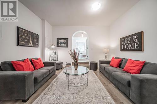 9510 Morning Glory Road, Georgina, ON - Indoor Photo Showing Living Room