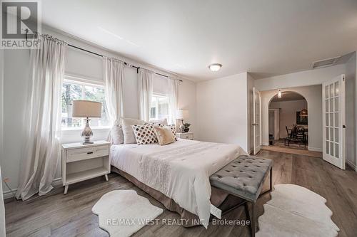 9510 Morning Glory Road, Georgina, ON - Indoor Photo Showing Bedroom