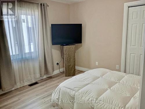 22 Berkely Street, Wasaga Beach, ON - Indoor Photo Showing Bedroom