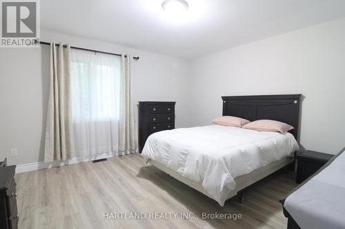 22 Berkely Street, Wasaga Beach, ON - Indoor Photo Showing Bedroom