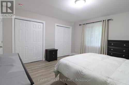 22 Berkely Street, Wasaga Beach, ON - Indoor Photo Showing Bedroom