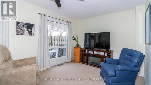 23 - 52 Adelaide Street, Barrie, ON - Indoor Photo Showing Living Room