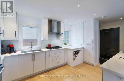 32 Castlebar Road, Toronto, ON - Indoor Photo Showing Kitchen