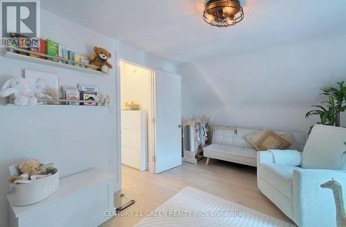 32 Castlebar Road, Toronto, ON - Indoor