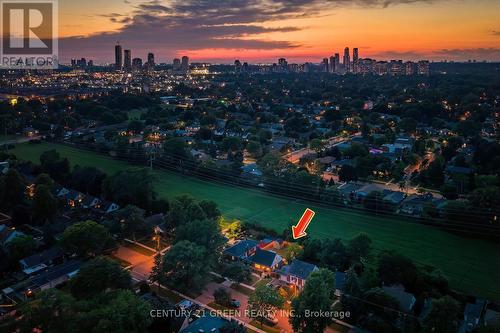 32 Castlebar Road, Toronto, ON - Outdoor