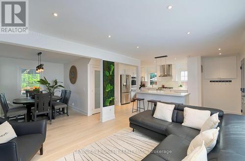 32 Castlebar Road, Toronto, ON - Indoor Photo Showing Living Room