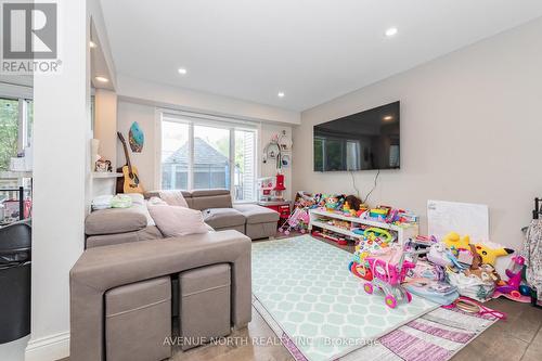 501 Lawler Crescent, Ottawa, ON - Indoor Photo Showing Living Room
