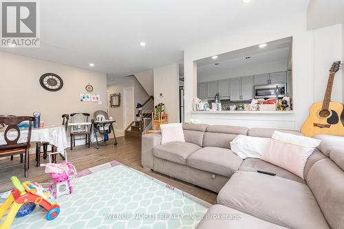 501 Lawler Crescent, Ottawa, ON - Indoor Photo Showing Living Room
