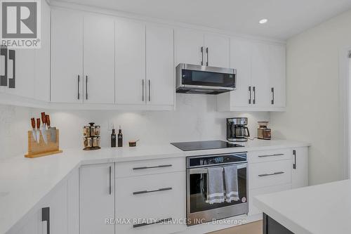 128 Seaside Circle, Brampton, ON - Indoor Photo Showing Kitchen