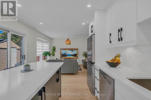 128 Seaside Circle, Brampton, ON - Indoor Photo Showing Kitchen