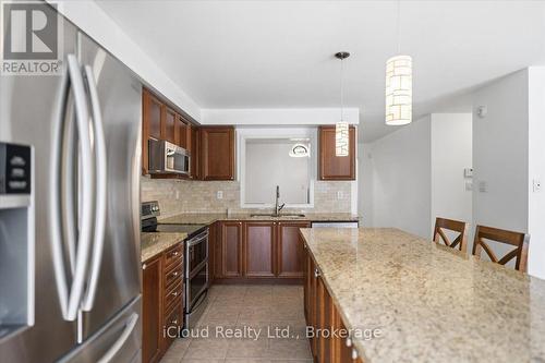 270 Whetham Heights, Milton, ON - Indoor Photo Showing Kitchen With Stainless Steel Kitchen With Upgraded Kitchen
