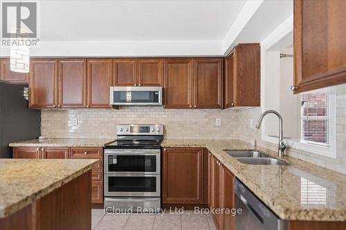 270 Whetham Heights, Milton, ON - Indoor Photo Showing Kitchen With Stainless Steel Kitchen With Double Sink With Upgraded Kitchen