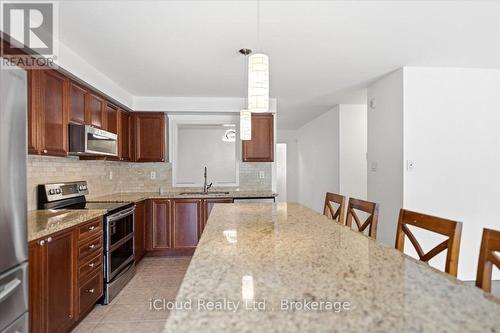 270 Whetham Heights, Milton, ON - Indoor Photo Showing Kitchen With Stainless Steel Kitchen