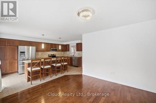 270 Whetham Heights, Milton, ON - Indoor Photo Showing Kitchen