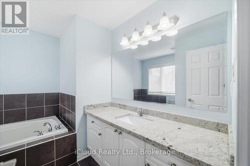 270 Whetham Heights, Milton, ON - Indoor Photo Showing Bathroom