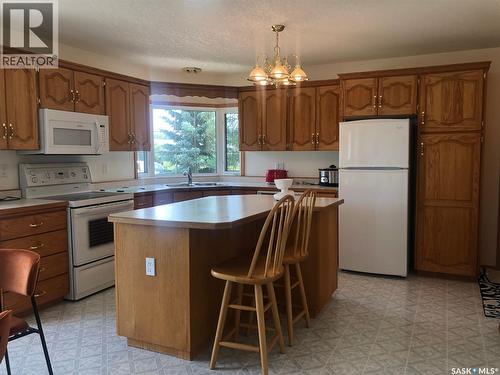 643 2Nd Street Ne, Preeceville, SK - Indoor Photo Showing Kitchen With Double Sink