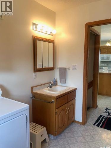 643 2Nd Street Ne, Preeceville, SK - Indoor Photo Showing Laundry Room