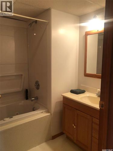 643 2Nd Street Ne, Preeceville, SK - Indoor Photo Showing Bathroom