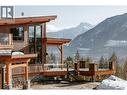The incredible Pillows Lodge - 1917 Mt Mcpherson Drive, Revelstoke, BC  - Outdoor 