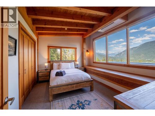 Upr level bdrm - 1917 Mt Mcpherson Drive, Revelstoke, BC - Indoor Photo Showing Bedroom