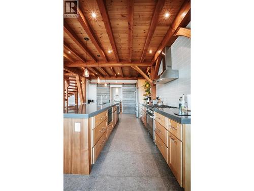 1917 Mt Mcpherson Drive, Revelstoke, BC - Indoor Photo Showing Kitchen
