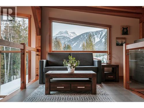 Upr level lounge/loft - 1917 Mt Mcpherson Drive, Revelstoke, BC - Indoor Photo Showing Other Room