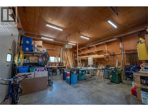 34x24 garage/shop - 1917 Mt Mcpherson Drive, Revelstoke, BC - Indoor Photo Showing Garage