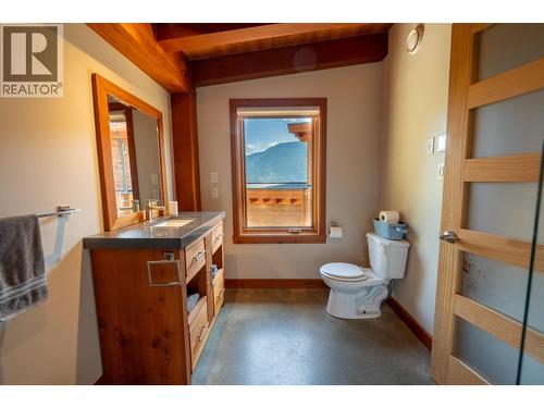 Suite bath - 1917 Mt Mcpherson Drive, Revelstoke, BC - Indoor Photo Showing Bathroom