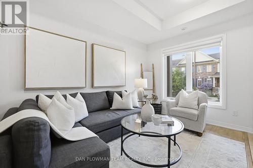 1210 - 2635 William Jackson Drive, Pickering, ON - Indoor Photo Showing Living Room