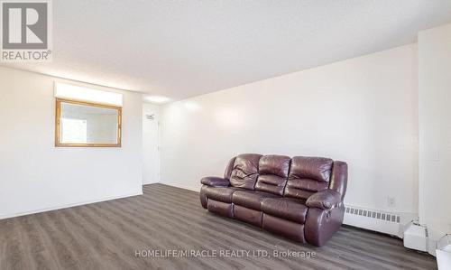 517 - 4673 Jane Street, Toronto, ON - Indoor